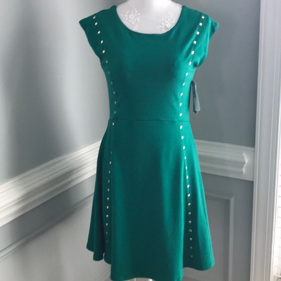 Nicole Miller Dresses & Skirts - Nicole Miller Gorgeous Green Dress Cut out Back